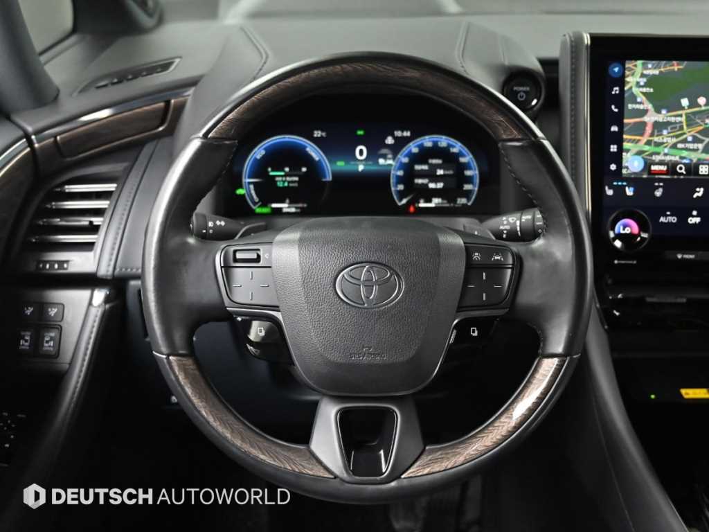 Toyota Alphard — photo 13