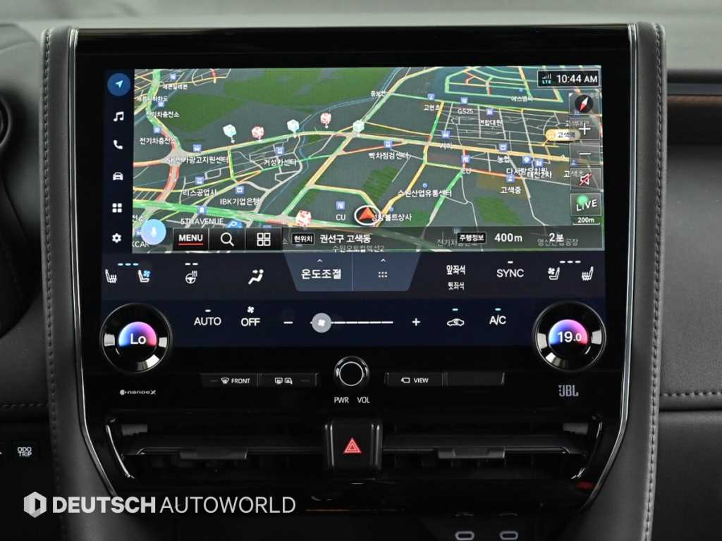 Toyota Alphard — photo 14