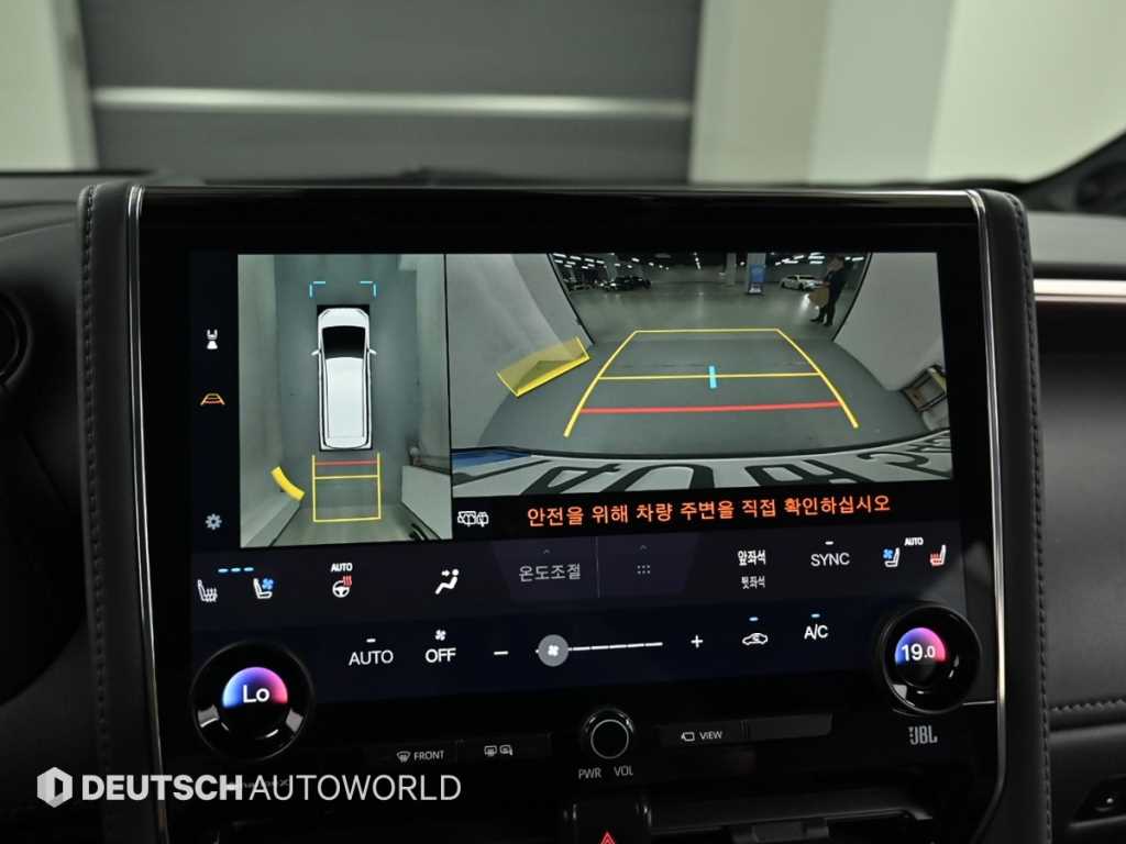 Toyota Alphard — photo 15
