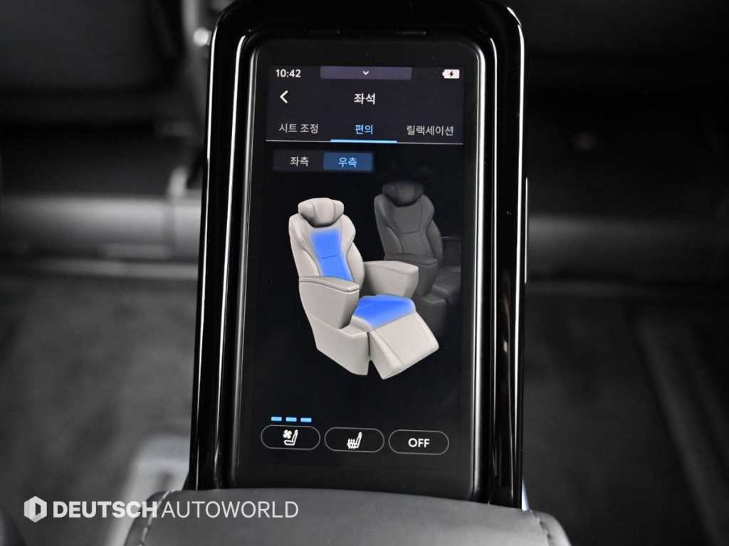 Toyota Alphard — photo 16