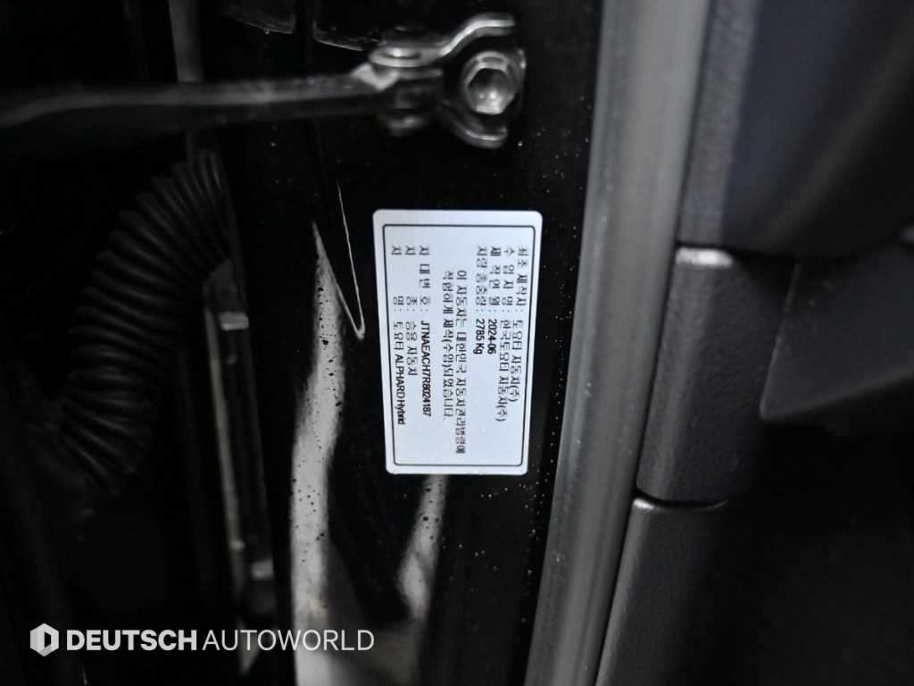 Toyota Alphard — photo 20