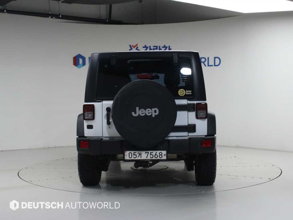 Jeep Wrangler — photo 04