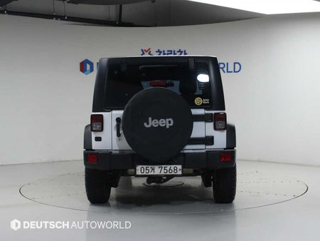 Jeep Wrangler — photo 04