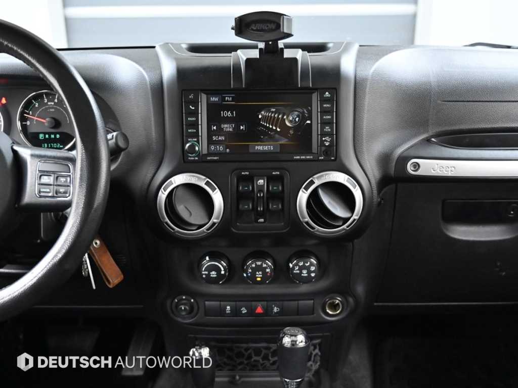 Jeep Wrangler — photo 14