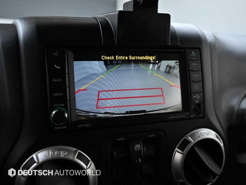 Jeep Wrangler — photo 15