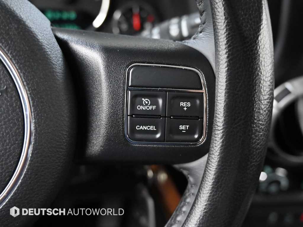 Jeep Wrangler — photo 16