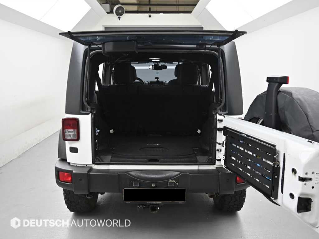 Jeep Wrangler — photo 19