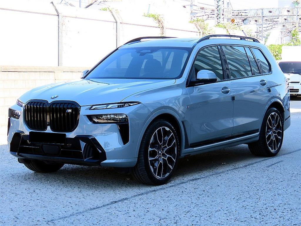 BMW X7 — photo 02
