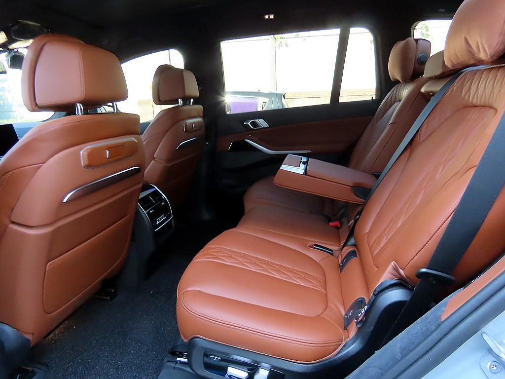 BMW X7 — photo 06