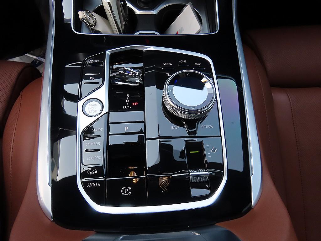 BMW X7 — photo 11