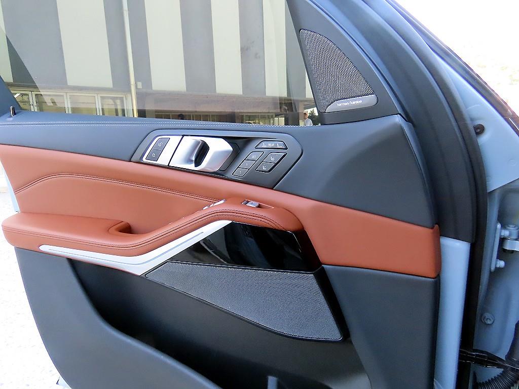 BMW X7 — photo 12