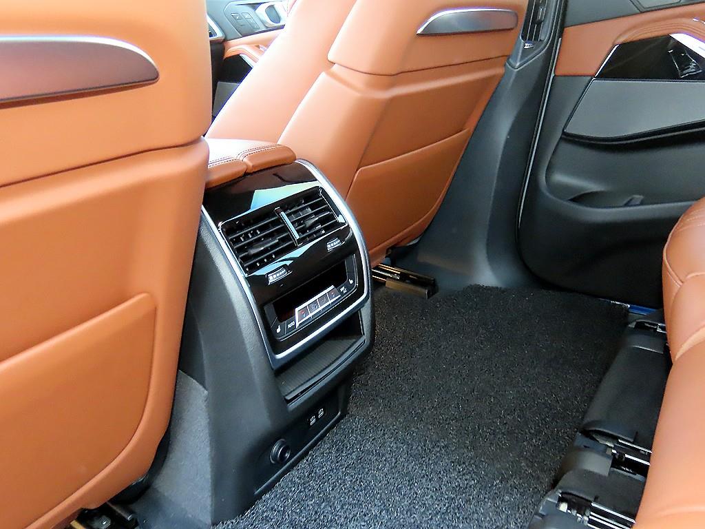 BMW X7 — photo 14