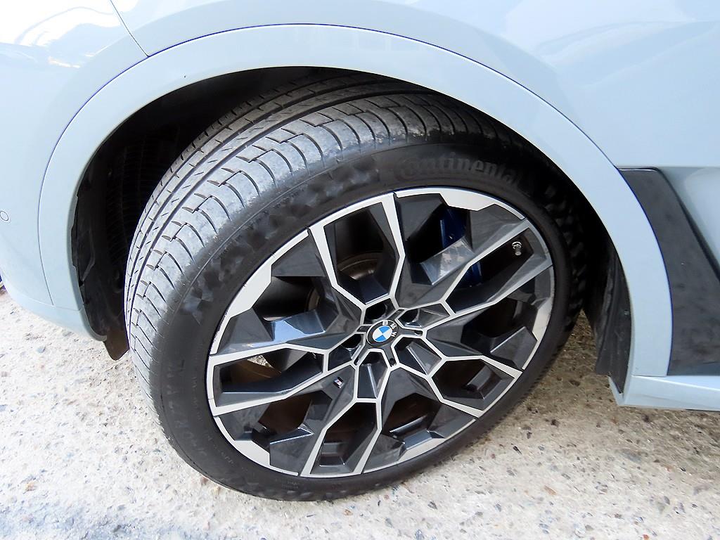 BMW X7 — photo 20
