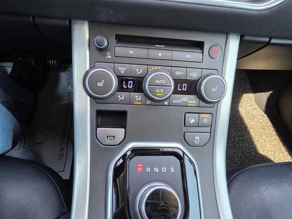 Land Rover Range Rover Evoque — photo 11