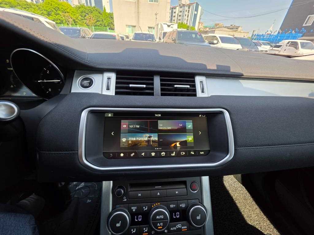 Land Rover Range Rover Evoque — photo 13