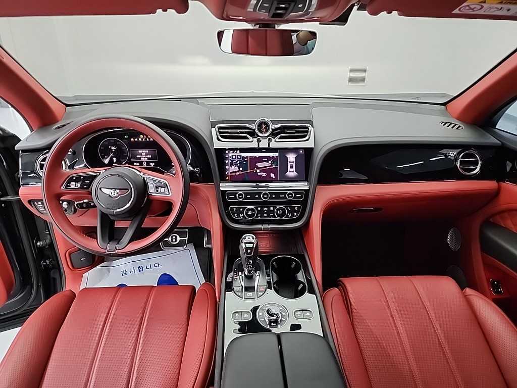 Bentley Bentayga — photo 07