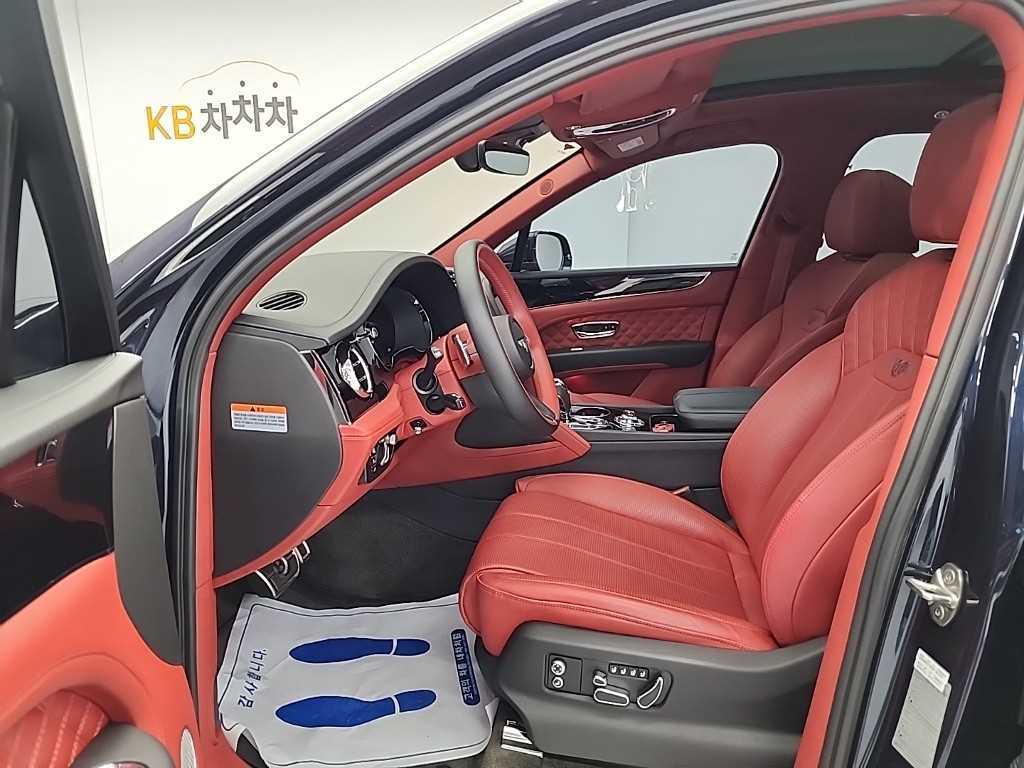 Bentley Bentayga — photo 11