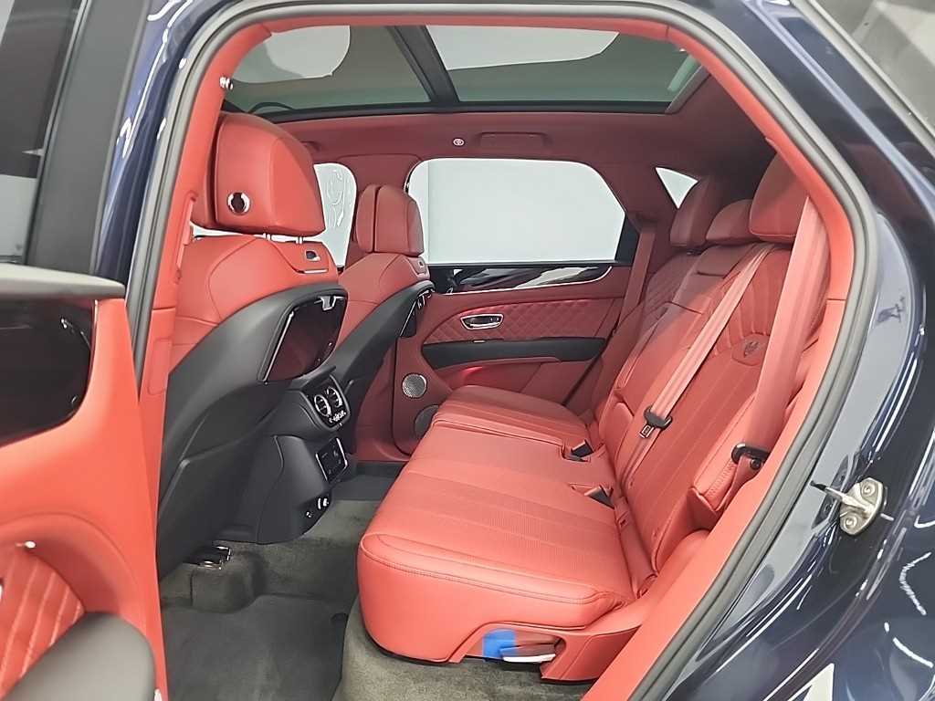 Bentley Bentayga — photo 12