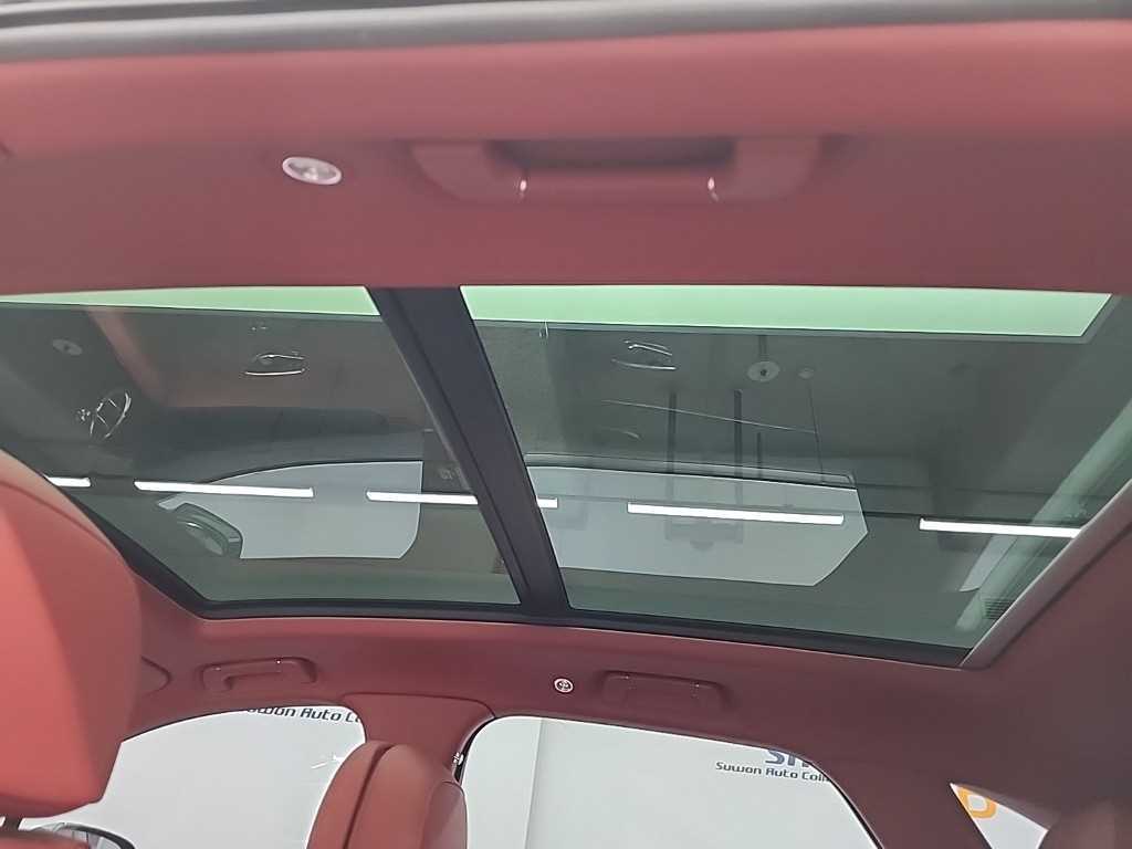 Bentley Bentayga — photo 14