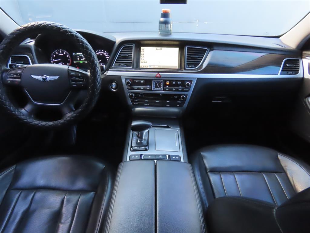 Genesis G80 — photo 09