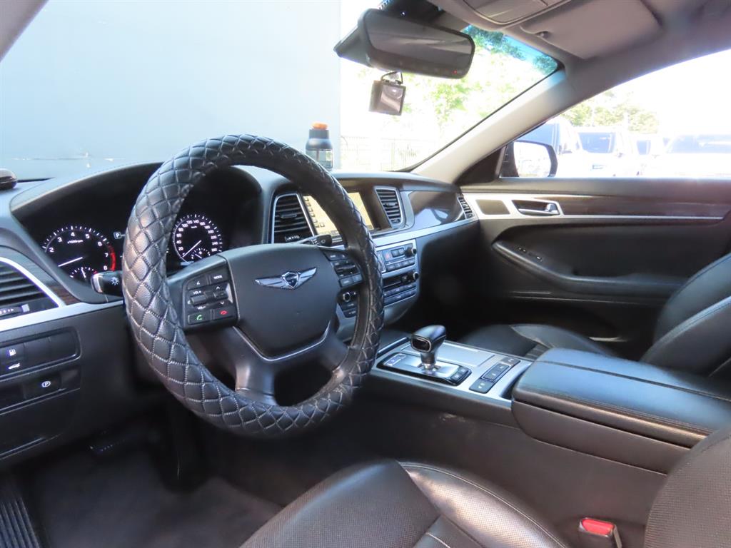 Genesis G80 — photo 16