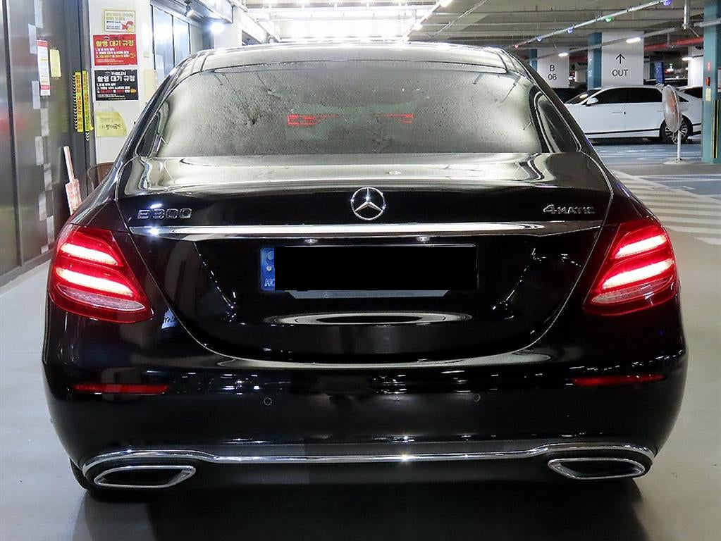 Mercedes-Benz E-Class — photo 05