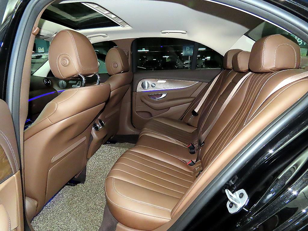 Mercedes-Benz E-Class — photo 07