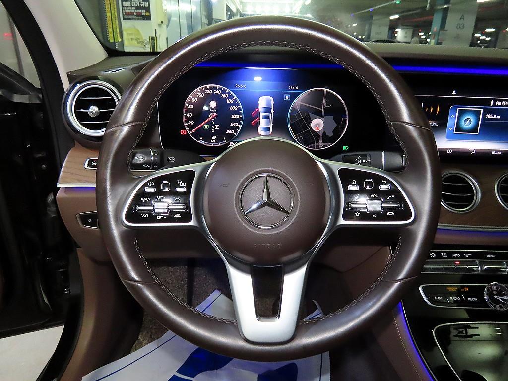 Mercedes-Benz E-Class — photo 08