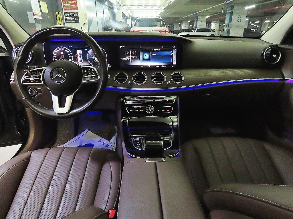 Mercedes-Benz E-Class — photo 10