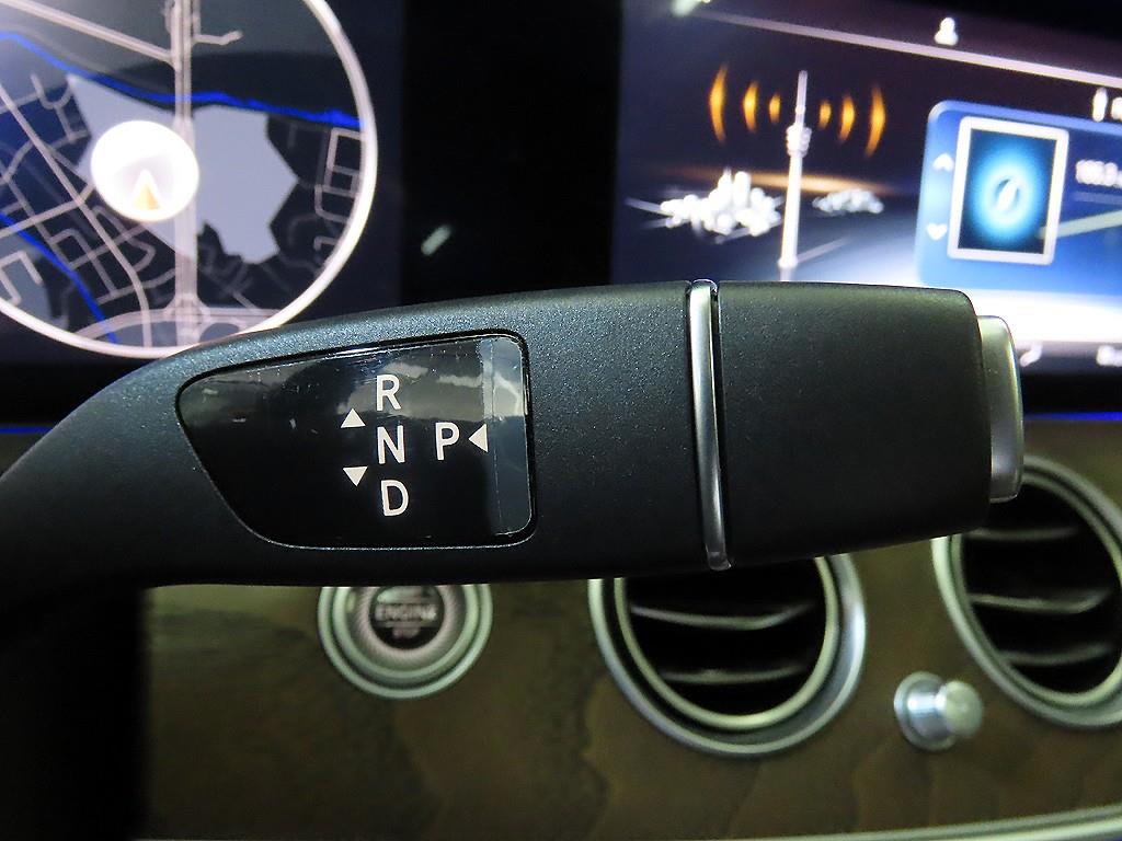 Mercedes-Benz E-Class — photo 12