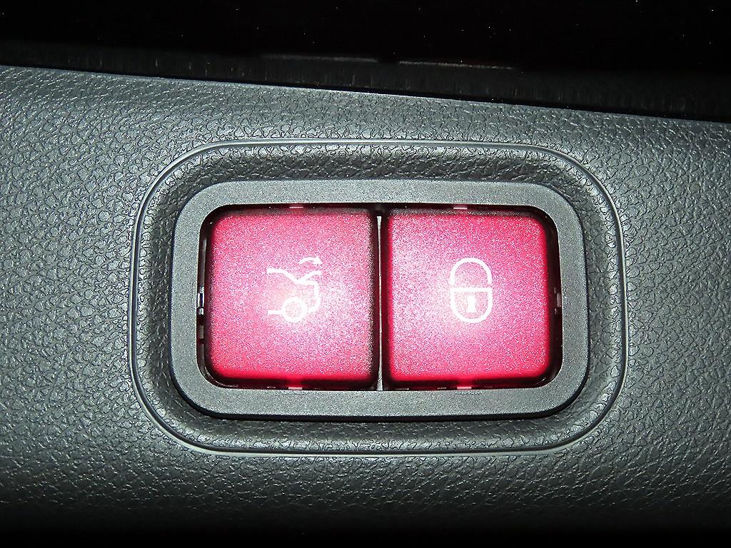 Mercedes-Benz E-Class — photo 16