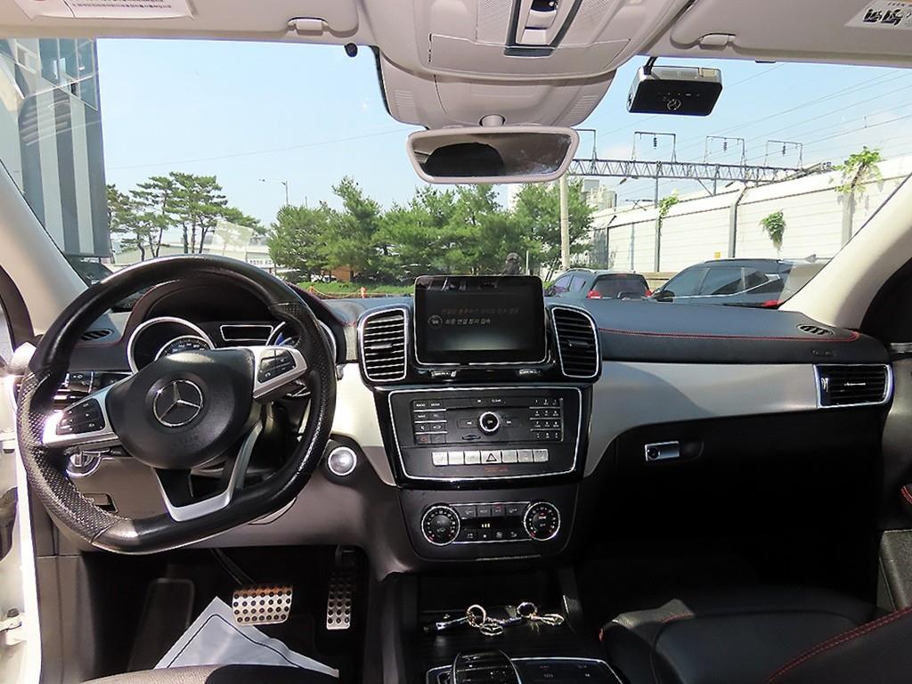 Mercedes-Benz GLE-Class — photo 07
