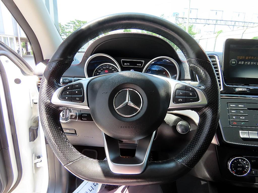 Mercedes-Benz GLE-Class — photo 08