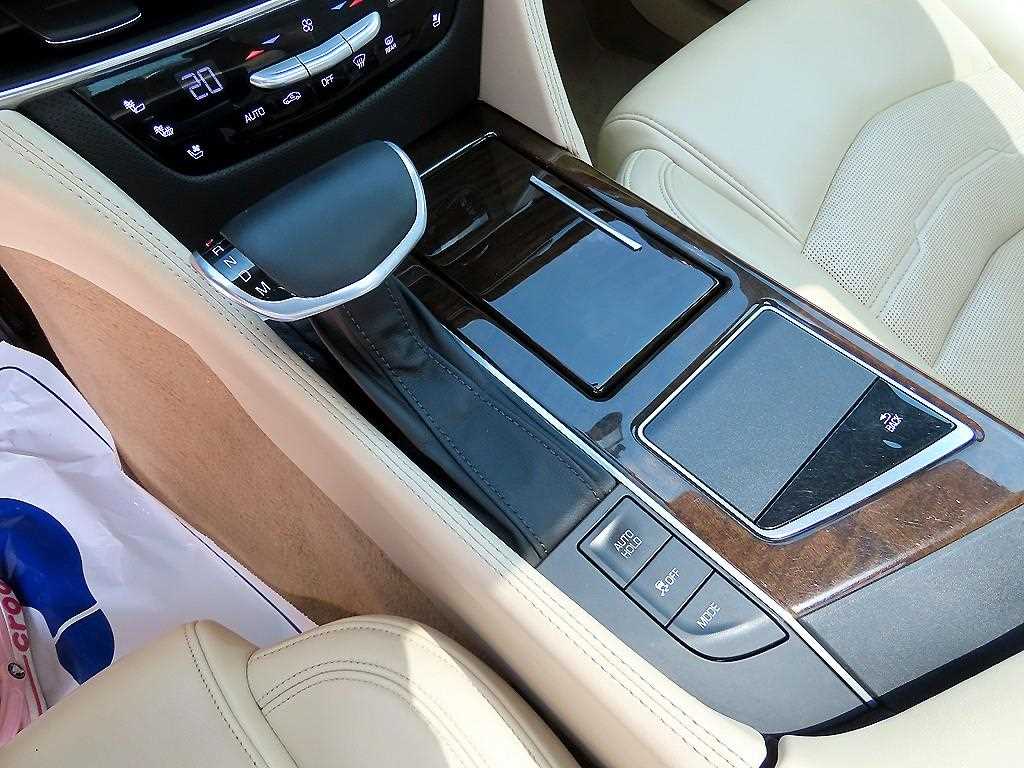 Cadillac CT6 — photo 10