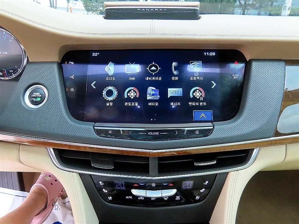 Cadillac CT6 — photo 13