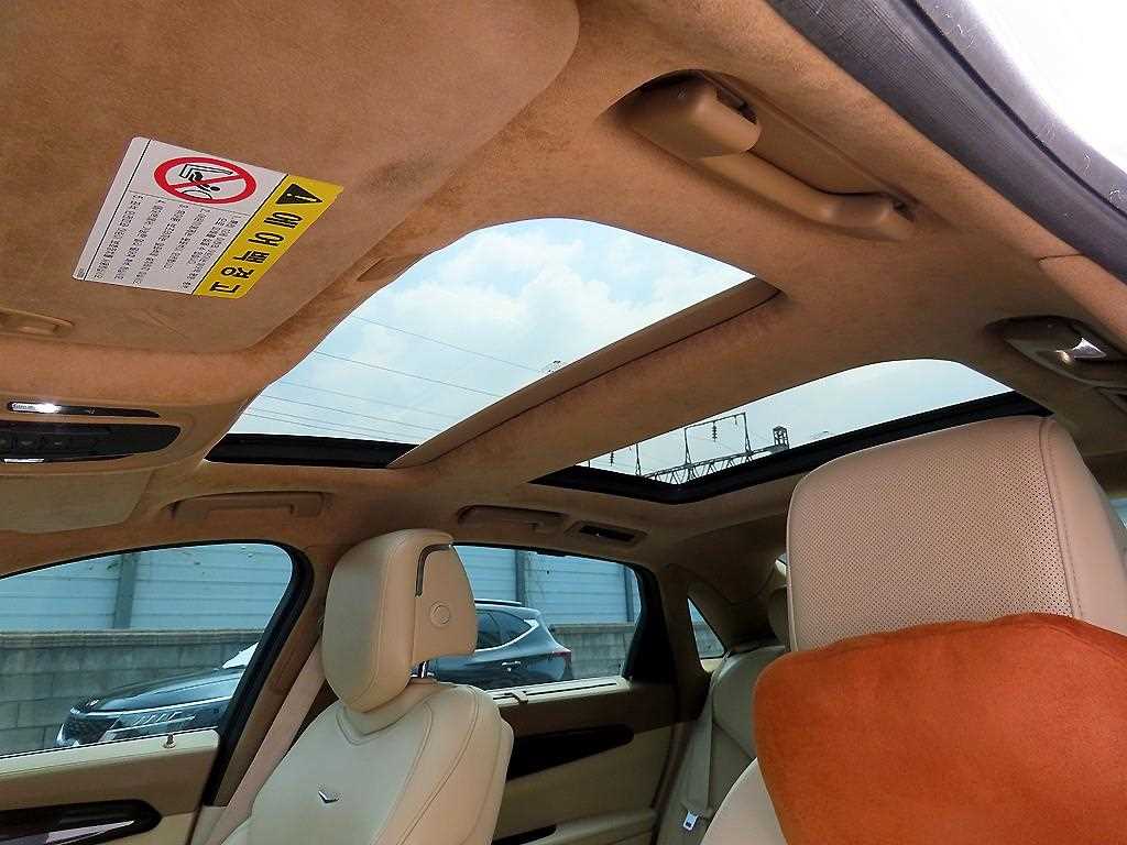 Cadillac CT6 — photo 18