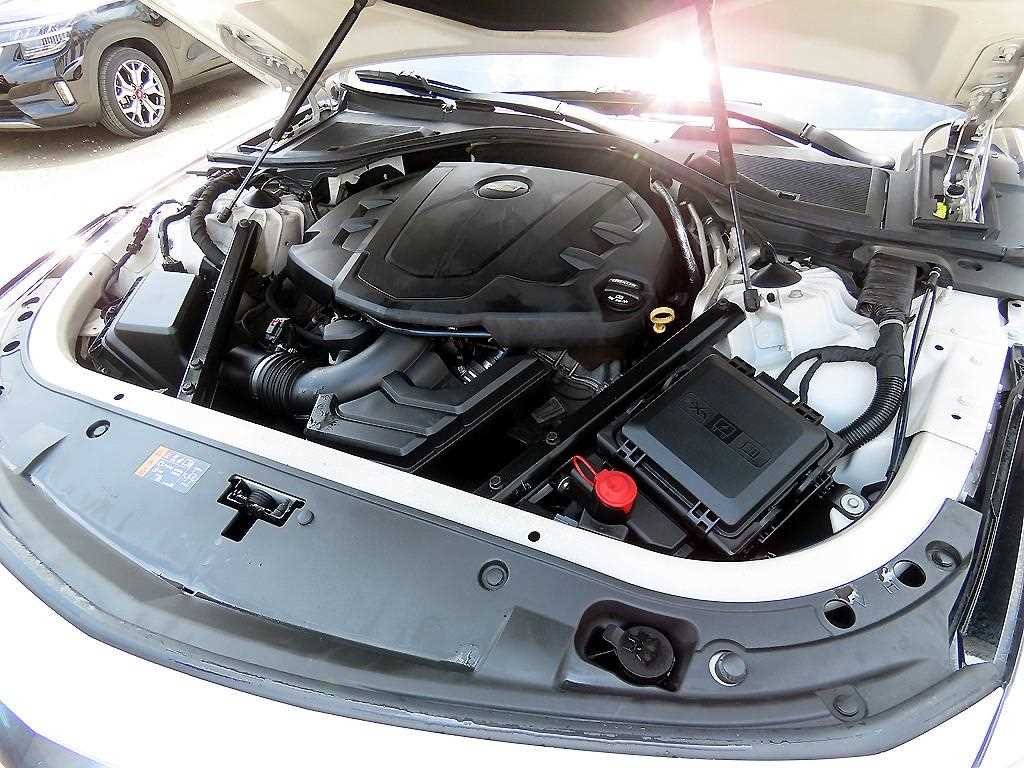 Cadillac CT6 — photo 19