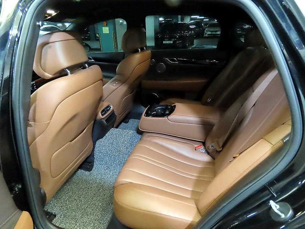 Genesis G80 — photo 07