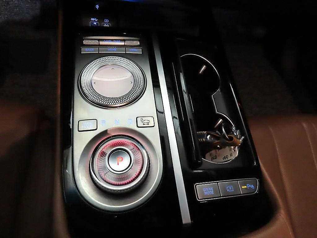 Genesis G80 — photo 12