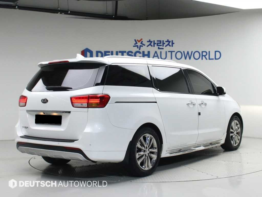 Kia Carnival — photo 02