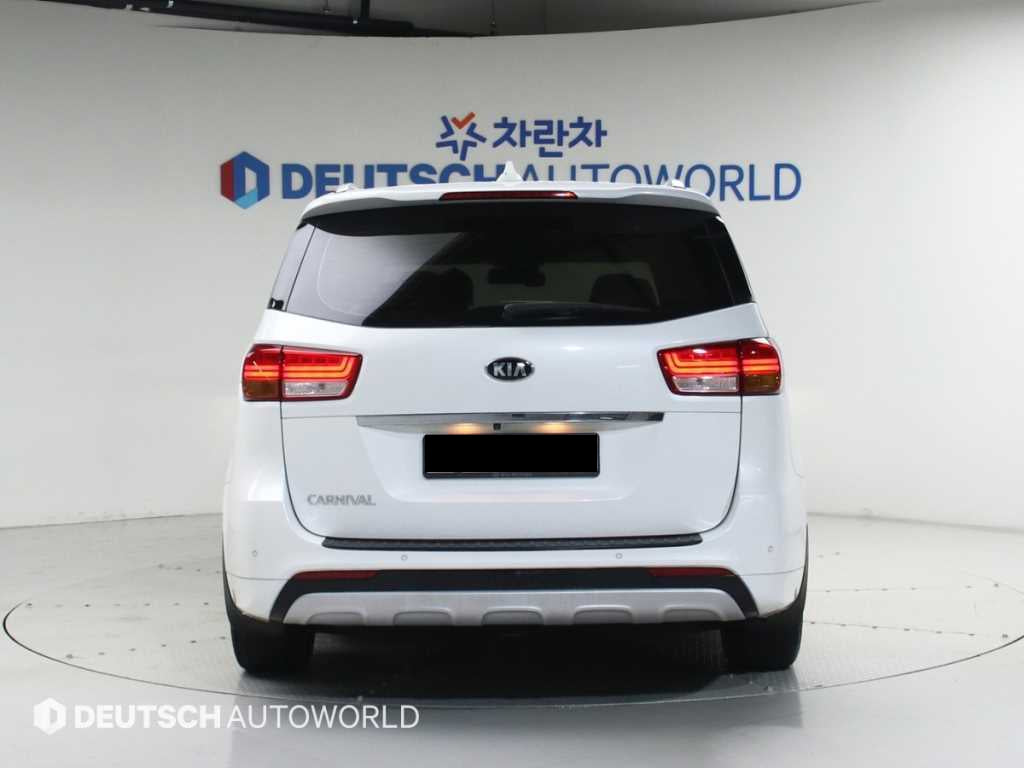 Kia Carnival — photo 04
