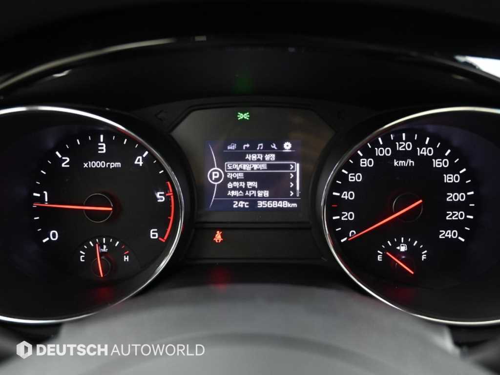 Kia Carnival — photo 08