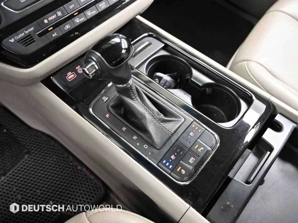 Kia Carnival — photo 09