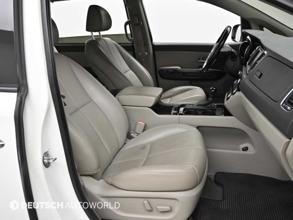 Kia Carnival — photo 10