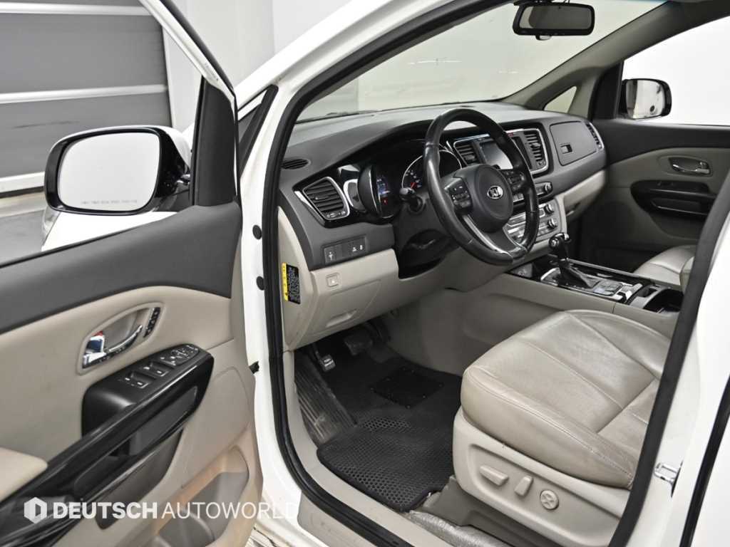 Kia Carnival — photo 11