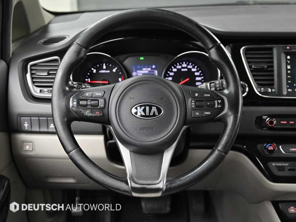 Kia Carnival — photo 13