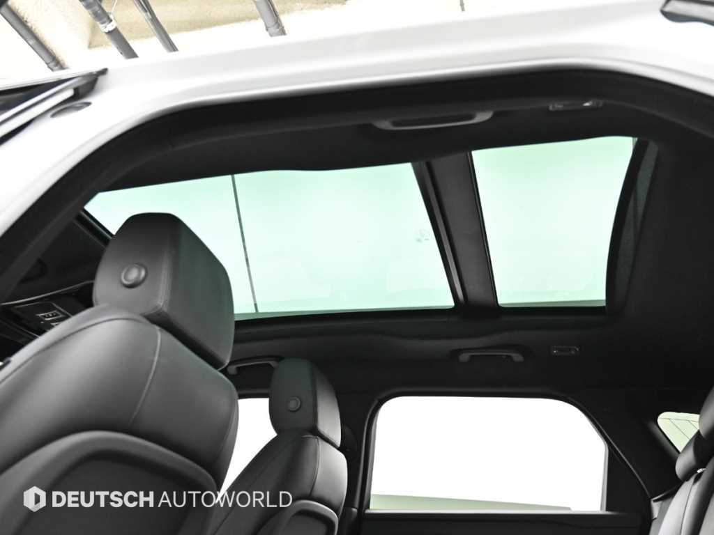 Land Rover Range Rover Velar — photo 18