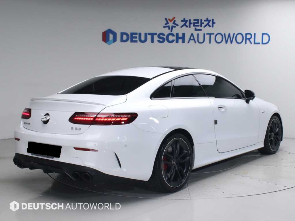 Mercedes-Benz E-Class — photo 02