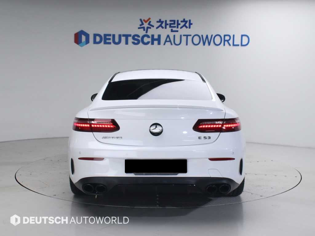 Mercedes-Benz E-Class — photo 04
