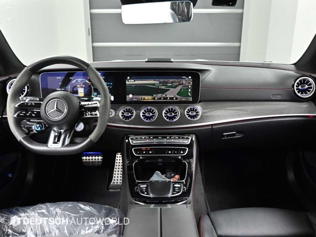 Mercedes-Benz E-Class — photo 07